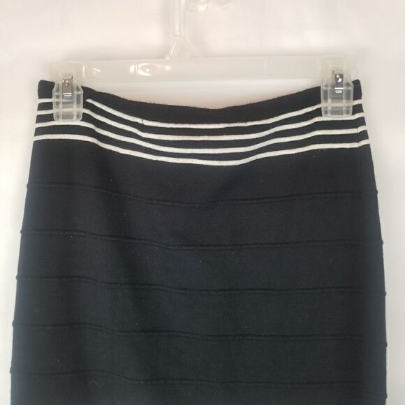 MAX STUDIIO STRETCH KNIT STRIPED SKIRT. SIZE S. BLACK WHITE. - Picture 2 of 9